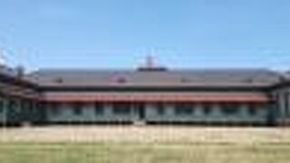 レトロな建物です。かつては陸軍の社交場でした