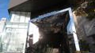 エスカレーターで登っていきます