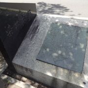JR山手線の線路沿いの遊歩道に石碑がありました。