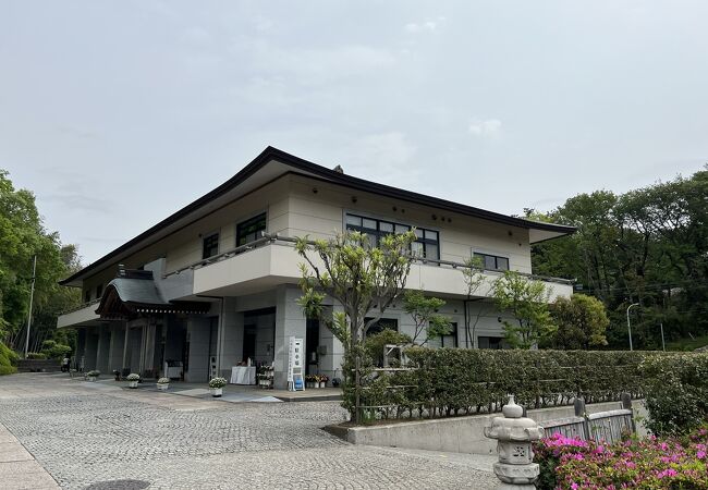 横浜屈指の大型公園墓地