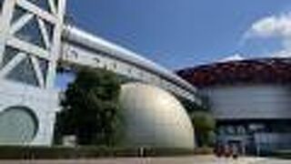 宇宙基地のような外観