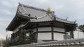 立派な山門です