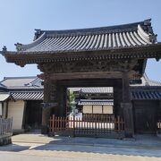 文化財の宝庫。岸和田周辺では屈指の寺院。