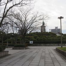 亀山上皇の銅像です