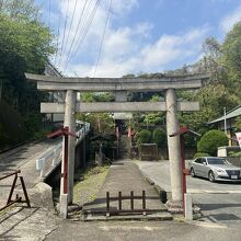 鳥居の手前から