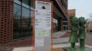 サザエさんの像があります