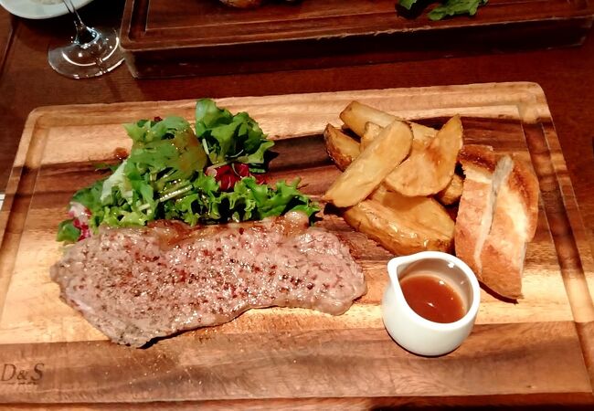 フランス発の肉ビストロの神楽坂支店