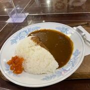 注文直後に、カレーが出てきた。