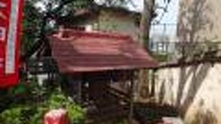 静かな場所にあります。