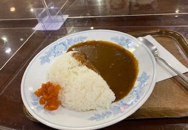 注文直後に、カレーが出てきた。