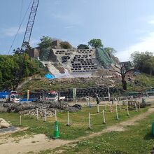 大きなクレーンで