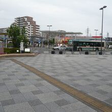 朝霞駅前の広場は、広くて判り難いが、注意してみてください。