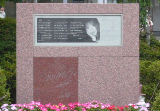 本田美奈子のモニュメントが、朝霞駅前の広場にありました。青春の思い出の歌手でした。