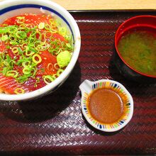 まぐと胡麻醤油丼　￥1,090
