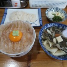 ヒラメ漬け丼とせんべい汁セット