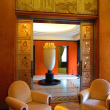 大客室と香水塔