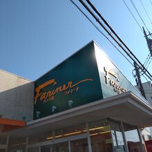 店舗の前が駐車場でした