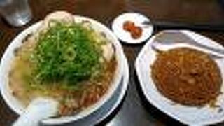 チャーシュー麺+チャーハン(定食)を注文しました。