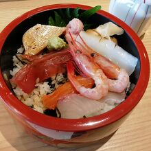 ランチの丼ぶり(茶碗蒸し、汁物が付く)