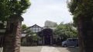 富士見坂の近くにあるお寺です。