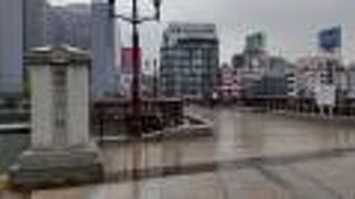 那珂川に架かる歩行者専用の橋