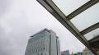 豊橋駅前に立地する、高層ビル