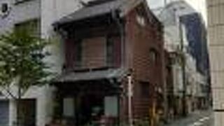 小ぢんまりとした和風建築