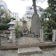 ５法教師墓碑