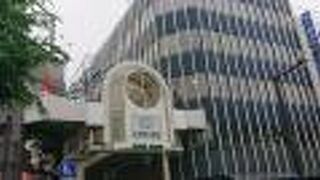 5月の雨の降る日、アーケードは有効でした