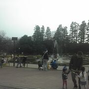 人気の噴水広場