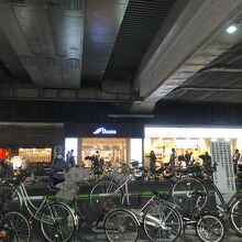 JR赤羽駅の高架下