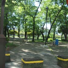 軍用地跡のにおいは感じられない緑地