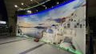 「サントリーニ島 」が２F アクアドームに