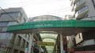 開放的なアーケード