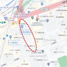 靖国通りから二七通りを結ぶ坂です。南北にわたる坂です。