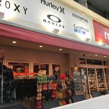 703交差点近く、港よりにあります