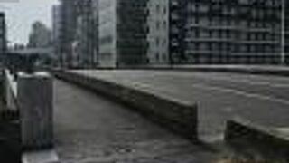 幸橋の西なので