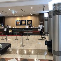 ホテルロビー、フロント