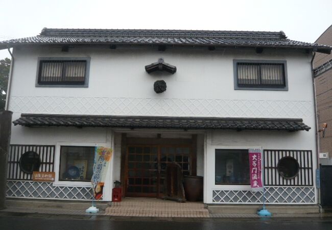 鈴木酒造酒蔵資料館は、造り酒屋の酒蔵を活用し、資料館として開放している珍しい場所です。