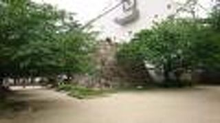 小さい公園だが結構人がいる