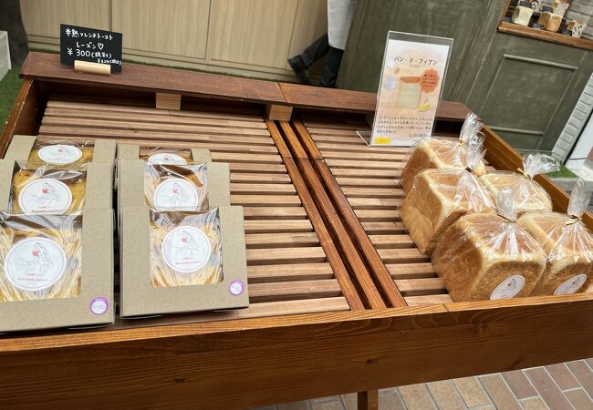 プチ食パン専門店 わたし入籍します petit 神戸元町店