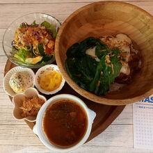 数量限定、ランプのまかない丼550円