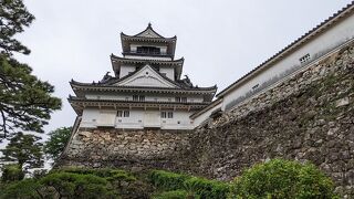 現存する天守閣と追手門