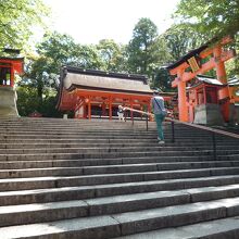 奥の宮はひっそりと佇んでます