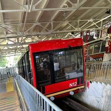 極楽橋駅と高野山駅を結びます。