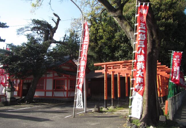 真清田神社の駐車場側