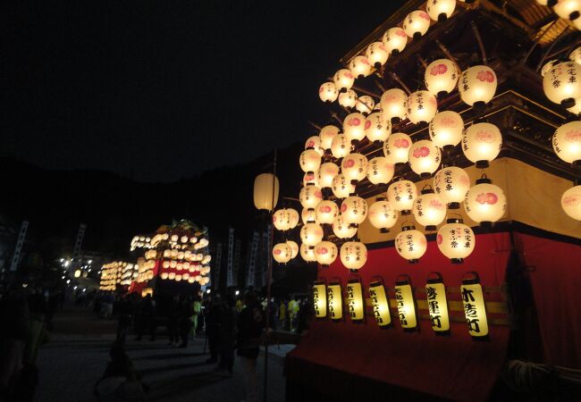 夜は伊奈波神社に山車が集結