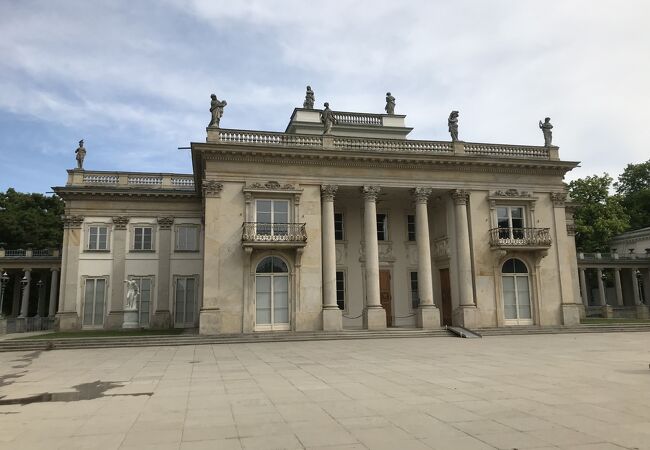 ワジェンキ宮殿 (水上宮殿)