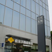 10階建てのオフィスビル