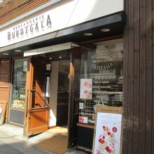 思ったより小さなお店でした